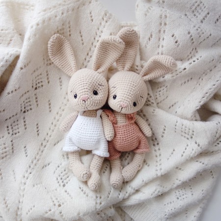 Coton, lapin, modèle au crochet
